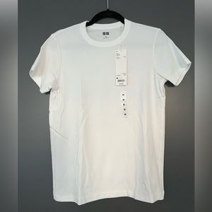 Uniqlo Basic Tee